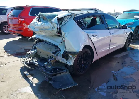 2022 Tesla Model 3 Long Range Dual Motor All-Wheel Drive z USA, uszkodzony, nr VIN 5YJ3E1EBXNF171796